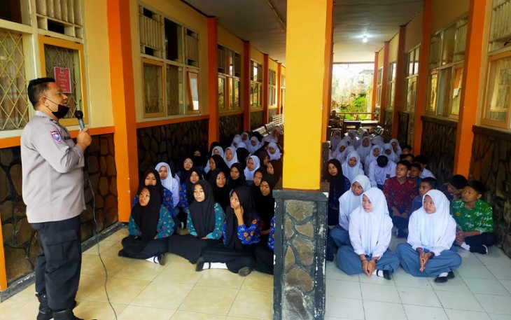 Satbinmas Polres RL saat 'Police Goes To School'