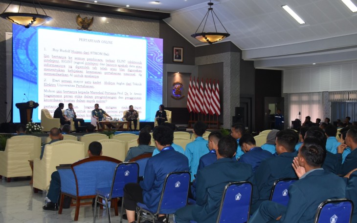 Dirdok Kodiklatal Hadiri Seminar Nasional STTAL Bahas Peperangan Modern