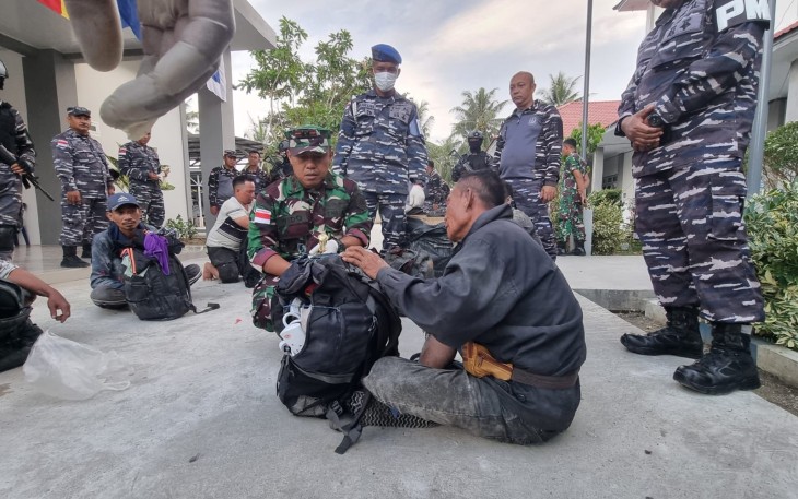 TNI AL Tangkap Kapal Pembawa 56 PMI Ilegal di Perairan Tanjung Balai Asahan