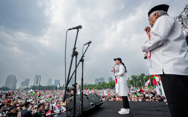Ketua DPR RI Puan Maharani saat menghadiri Aksi Bela Palestina yang digelar di Monas, Jakarta Pusat, Minggu (5/11/2023).