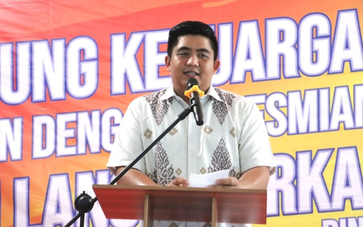 Bupati Bintan Roby Kurniawan, Kamis (05/10) di Aula Kantor Desa Teluk Bakau.