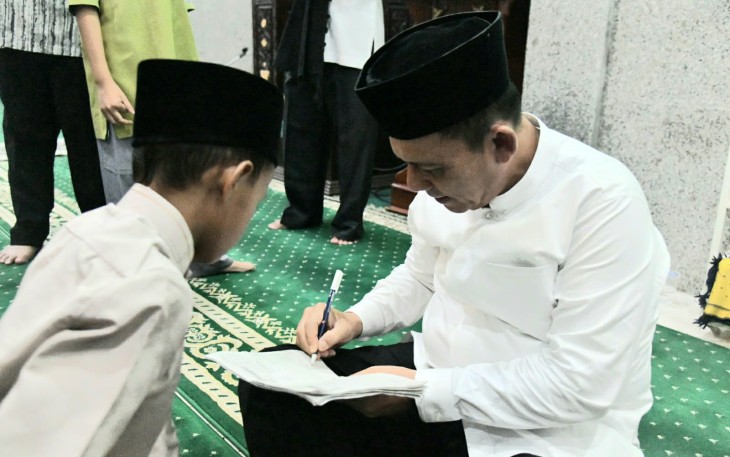 Gubernur Ansar saat Safari Ramadhan di Masjid Istiqomah dan Masjid Jami' Baiturrahim Tarempa