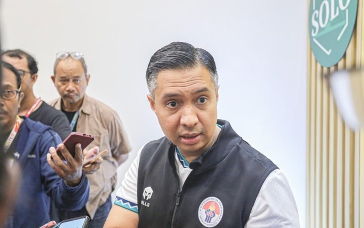 Tenaga Ahli Kemenpora Bidang Diaspora dan Kepemudaan Hamdan Hamedan saat mengunjungi Information Center Piala Dunia U-17 Surakarta, Sabtu (2/12/2023). Tingkat rata-rata kehadiran penonton di stadion dikatakannya sudah melampaui target FIFA. Dan ini patut mendapat apresiasi.