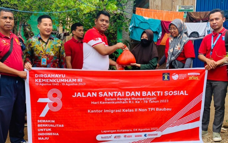 Imigrasi Baubau saat Gelar Bakti Sosial