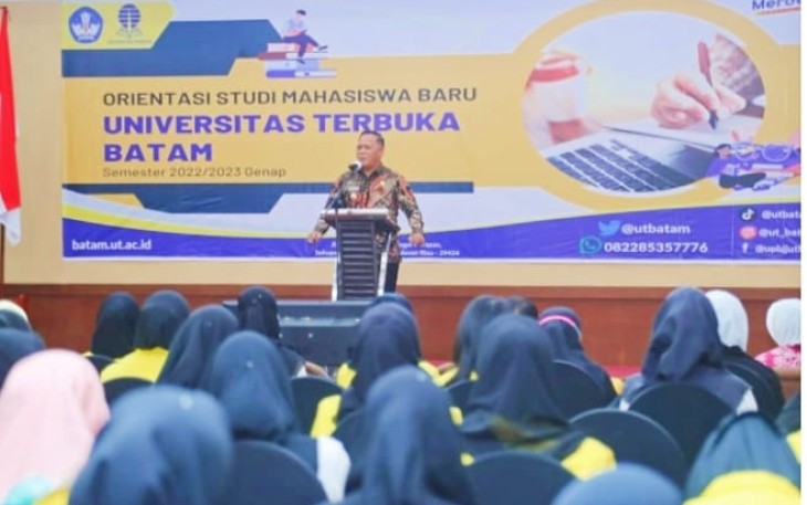 Wakil Wali Kota Tanjungpinang, Endang Abdullah S.Kp, M.Si saat menjadi narasumber Orientasi Mahasiswa Baru Universitas Terbuka Batam Regional Tanjungpinang di Hotel Aston, Sabtu (11/3/2023).