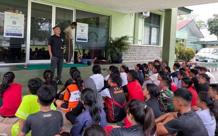 Para siswa calon Sekolah Kedinasan saat mendapatkan arahan dari pelatih