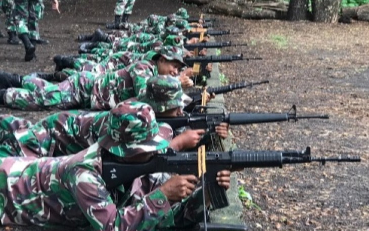 Personil kodim 1310/Bitung saat membidik sasaran