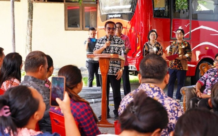 Wali Kota Bitung Maurits Mantiri