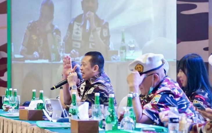 Bamsoet saat menyampaikan materi dalam Rapat Kerja Nasional dan Rapat Pimpinan Nasional (Rakernas dan Rapimnas) Keluarga Besar FKPPI, di Lagoon Ballroom, Hotel Sultan, Jakarta, Senin (11/9/23).