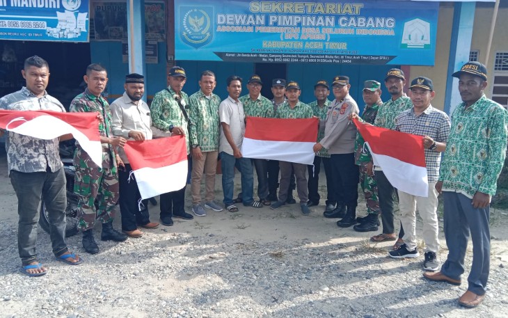 APDESI Aceh Timur Sumbangkan 1000 Bendera