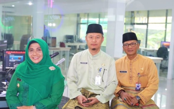 Walikota Tanjung Pinang Hj Rahma  di dampingi , Kadis Kominfo Kota Tanjungpinang Teguh