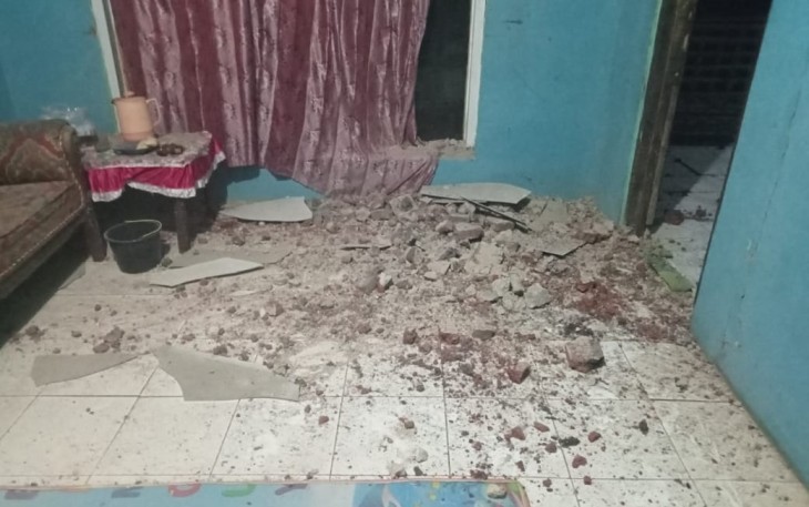 2 rumah warga di Kabupaten Brebes mengalami kerusakan pada dinding dan atap pasca gempabumi berkekuatan M4,5 mengguncang wilayah tersebut pada Jumat (15/12) malam