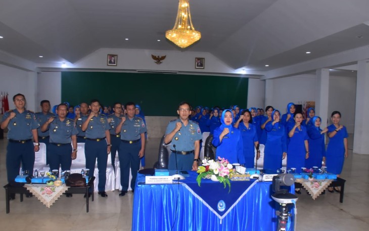 Danlantamal VI Makassar saat Hadiri Tatap Muka Kasal dengan Anggota Jalasenastri 