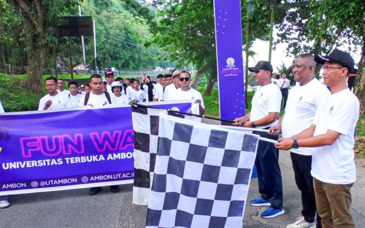 Pangkalan Utama TNI Angkatan Laut (Lantamal) IX Ambon. Brigjen TNI (Mar) Said Latuconsina M.M., M.T., M.Tr. Opsla berangkatkan Fun Walk Universitas Terbuka Ambon, Jumat (29/12/2023)