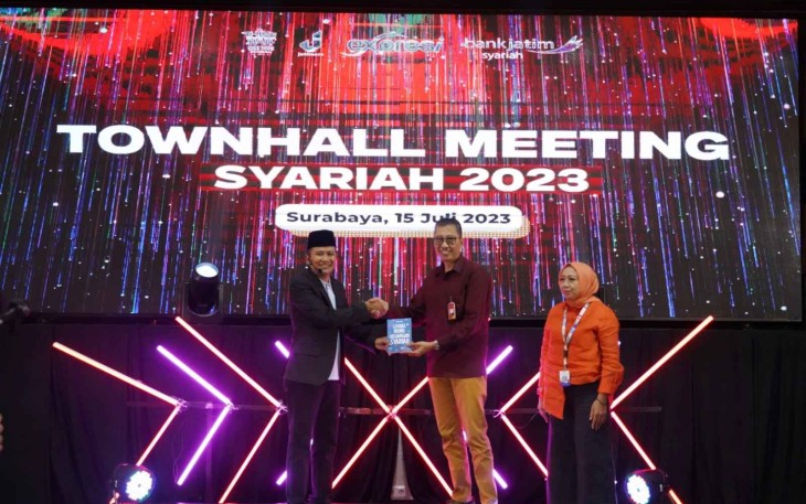 Town Hall Meeting Syariah 2023 di Ruang Bromo Kantor Pusat Bank Jatim, kegiatan tersebut dibuka langsung oleh Direktur Utama Bank Jatim Busrul Iman.