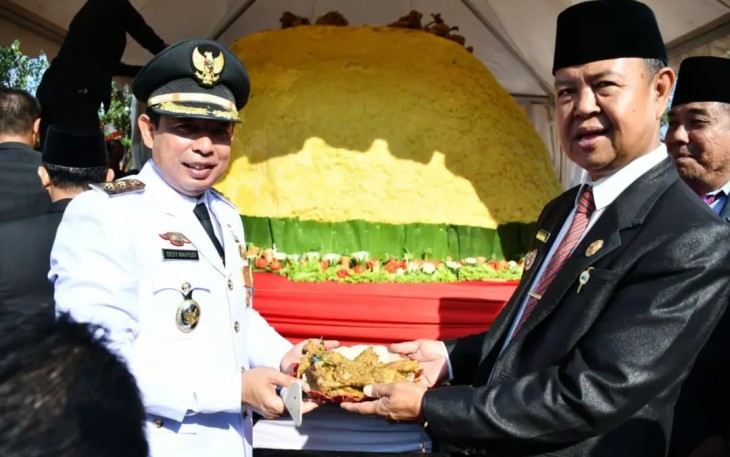 Nasi Jambar Raksasa Tersaji di Hari Jadi Kota Bengkulu ke-304