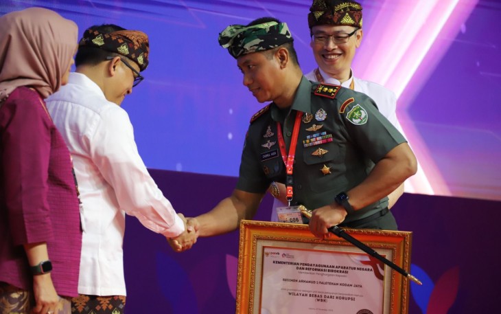 Resimen Arhanud 1/F Kodam Jaya Jayakarta saat Terima Predikat WBK dan WBBM dari Kemenpan RB