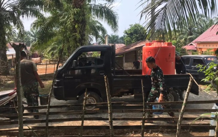 Satgas TMMD 118 Kodim 0408/BS Salurkan Air Bersih Untuk Warga 