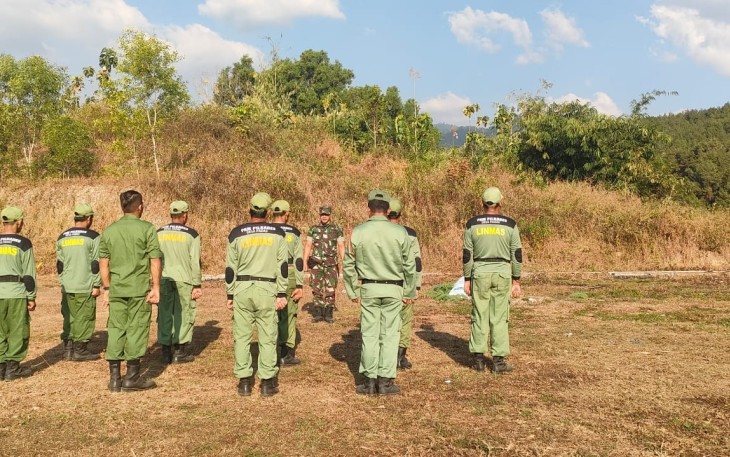 Babinsa Koramil 14/Dagangan Berikan Pelatihan PBB