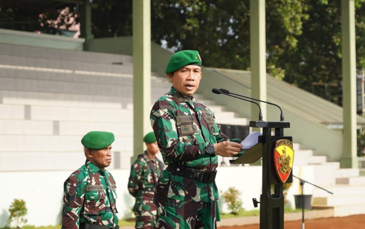 Irdam IX/Udayana Brigjen TNl Tatan Ardianto, S.I.P., saat menjadi Inspektur Upacara Peringatan Hari Sumpah Pemuda ke-95 Tahun 2023 yang digelar di Lapangan I Gusti Ngurah Rai, Asrama Praja Raksaka Kepaon, Denpasar, pada Sabtu 28 Oktober 2023.