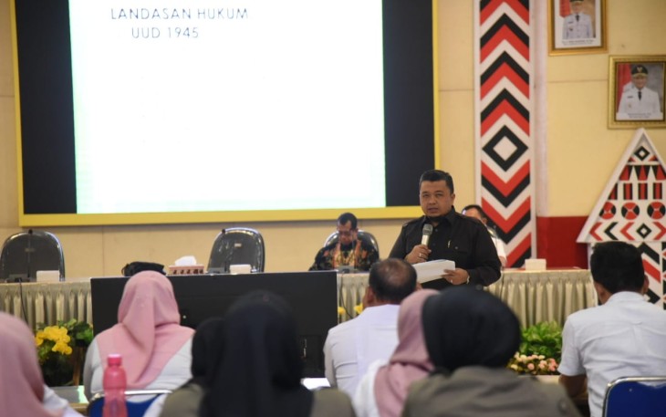 Bupati Tapanuli Selatan (Tapsel) H. Dolly Pasaribu mengajak para PNS dan Non PNS di Lingkungan Pemerintah Kabupaten Tapsel untuk selalu menerapkan Bahasa Indonesia namun jangan melupakan Bahasa DaerahDaerah