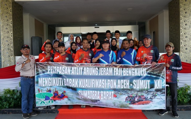 Gubernur Bengkulu Rohidin Mersyah Lepas Tim Arum Jeram ke PraPON Sumbar      