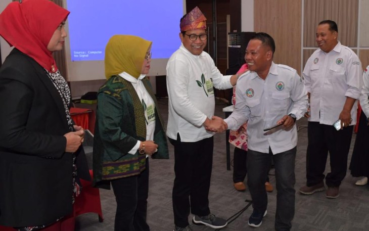 Menteri Desa PDT dan Transmigrasi Abdul Halim Iskandar memberikan arahan kepada para Pendamping Desa dalam Rapat Koordinasi Penguatan Pendamping dan Pemberdayaan Masyarakat Desa Provinsi Riau di Pekanbaru Riau