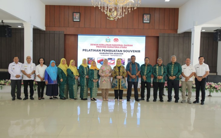 Ketua Dekranasda Sumut Buka Pelatihan Pembuatan Souvenir di Asahan
