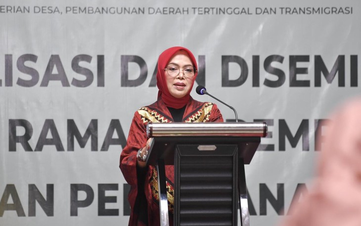 Ketua Dewan Penasehat DWP Kemendes PDTT Lilik Umi Nashriyah saat sosialisasi dan diseminasi Desa Ramah Perempuan dan Peduli Anak (DRPPA) di Lombok, NTB pada Kamis (23/12) malam.