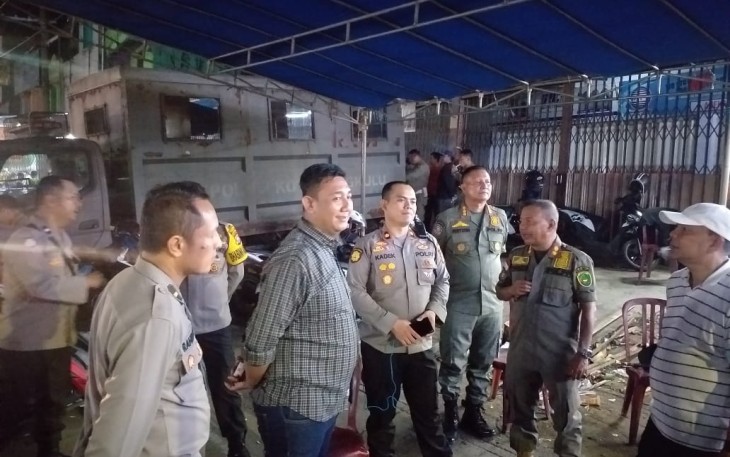 Team Patroli Sat Samapta Polresta Bengkulu saat Berikan Himbauan Persuasif ke Pedagang dan Jukir Pasar Panorama