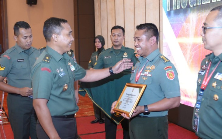 Asisten Perencanaan, Kolonel Inf Ruli Nuryanto, S.H., M.I.P. menghadiri kegiatan Rapat Evaluasi Program Kerja dan Anggaran TNI AD Semester II TA 2023 yang dilaksanakan di Hotel Aston Kartika, Jl. Kyai Tapa, No. 101, Grogol, Jakarta Barat. Kegiatan tersebut turut dihadiri oleh Seluruh Pejabat Perencanaan Kotama, Balakpus dan Satker jajaran TNI AD. Kegiatan tersebut dipimpin langsung oleh Asrena Kasad. Rabu (13/12/2023)