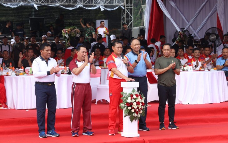 Wakasad saat Dampingi Panglima TNI Lepas Peserta Lomba Lari “Panglima TNI Run”