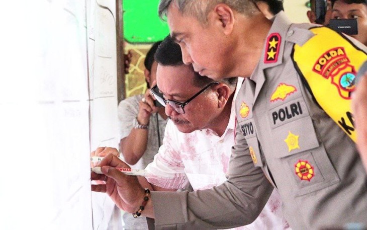 Penandatanganan deklarasi damai