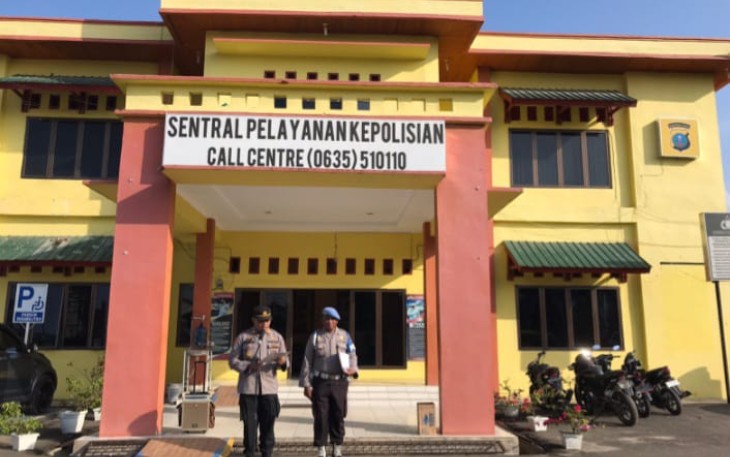Kapolsek Padang Bolak, AKP Zulfikar, SH, MH, saat memimpin Apel Pagi Rutin, Senin, (6/3/2023)