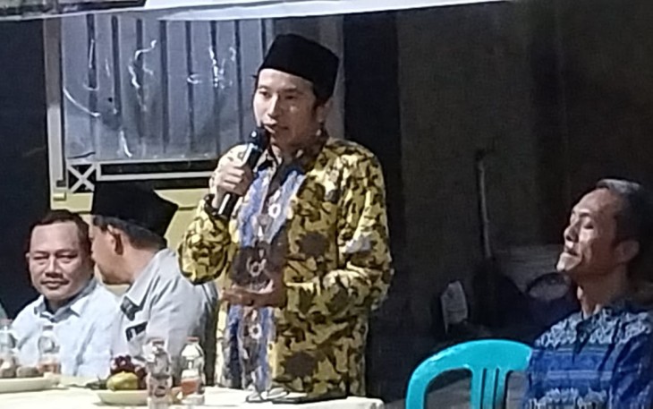 Anggota DPRD Jawa Timur, Adam Rusyadi saat menerima keluhan warga saat melakukan Reses 2 Tahun 2023 di Desa Kali Pecabean, Sidoarjo.