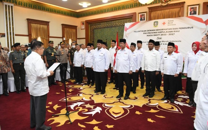 Ketua Dewan Kehormatan dan Pengurus PMI Kepri Dilantik Jusuf Kalla 