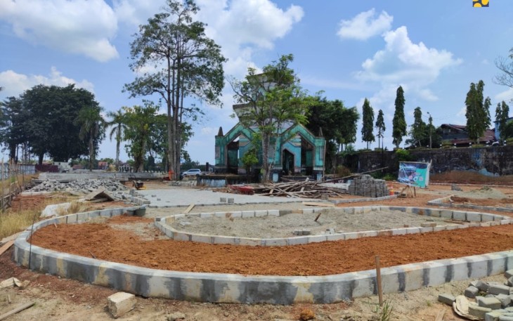 Kementerian PUPR melakukan penataan Kawasan Waterfront Siluk Kapuas Hulu untuk menjadikannya sebagai destinasi wisata baru di Provinsi Kalimantan Barat (Kalbar).  