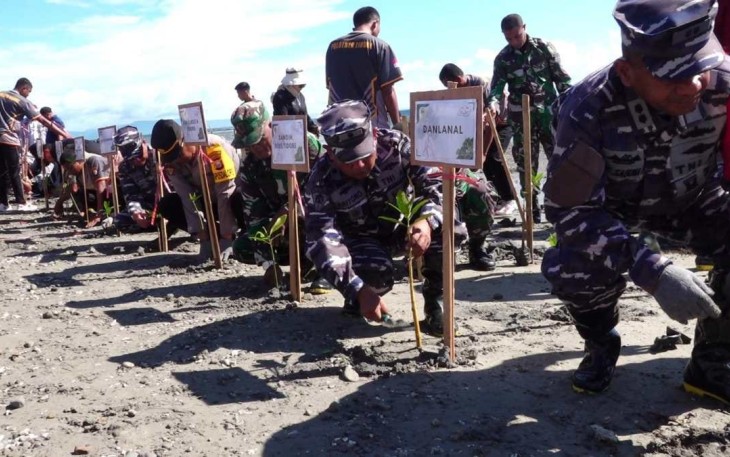 Baksos Bersih-Bersih Pantai dan Tanam 1000 Mangrove