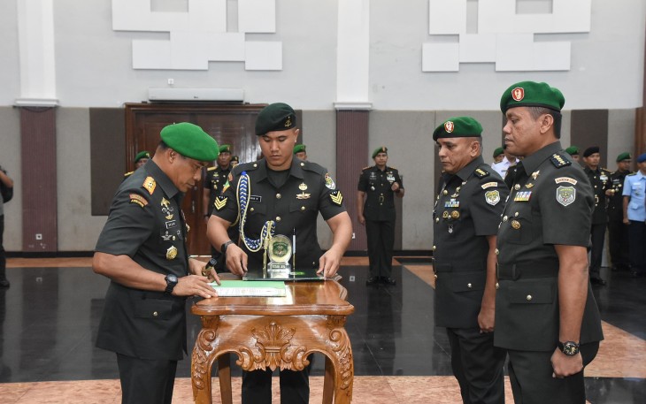 Pangdam Jaya Mayor Jenderal TNI Mohamad Hasan Pimpin  upacara serah terima jabatan Kaajendam Jaya dari Kolonel Caj Charles Simamora, S.Sos., M.Eng. M.M., kepada Kolonel Caj Muhamad Yusuf Nasution, S.Sos., bertempat di Aula Sudirman Makodam Jaya, Cililitan, Jakarta Timur