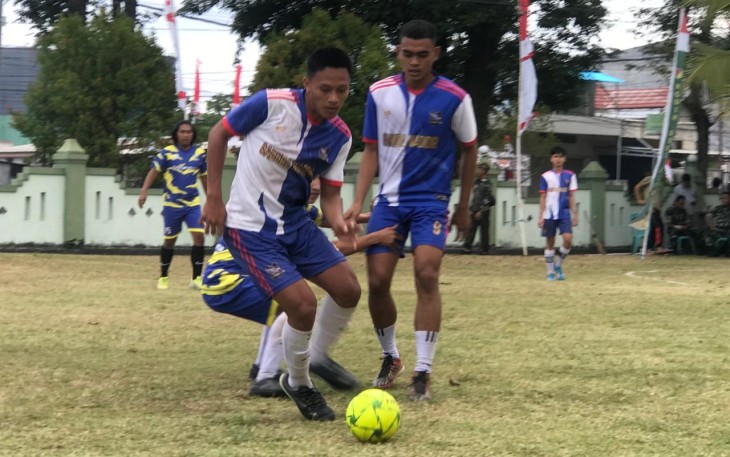 Foto pertandingan futsal di Makodim 1310/Bitung