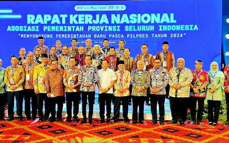 Gubernur Kepri H Ansar Ahmad (sebelah kanan Presiden Jokowi) saat Hadiri Rakernas APPSI 2023 di Balikpapan 