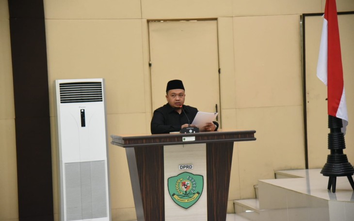 Bupati Tapanuli Selatan (Tapsel) Dolly Pasaribu menyampaikan Nota Pengantar Laporan Keterangan Pertanggungjawaban (LKPJ) Bupati Tapsel Tahun 2022 di Ruang Rapat Paripurna DPRD Tapsel, Jalan Prof Lafran Pane, Sipirok, Selasa (2/5).