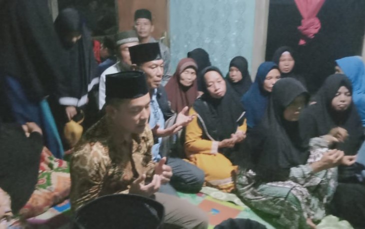 Kapolsek Seginim dan Camat Air Nipis saat Sambang Duka Korban Tenggelam 