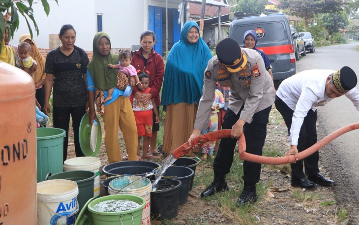  Bidhumas Polda Bengkulu Bantu Warga Terdampak Kemarau 