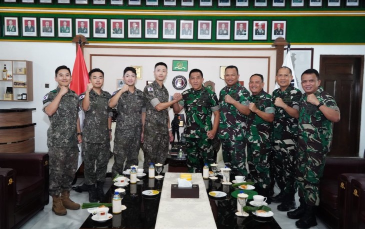 Taruna Korea Selatan saat berkunjung ke Akademi Militier Magelang