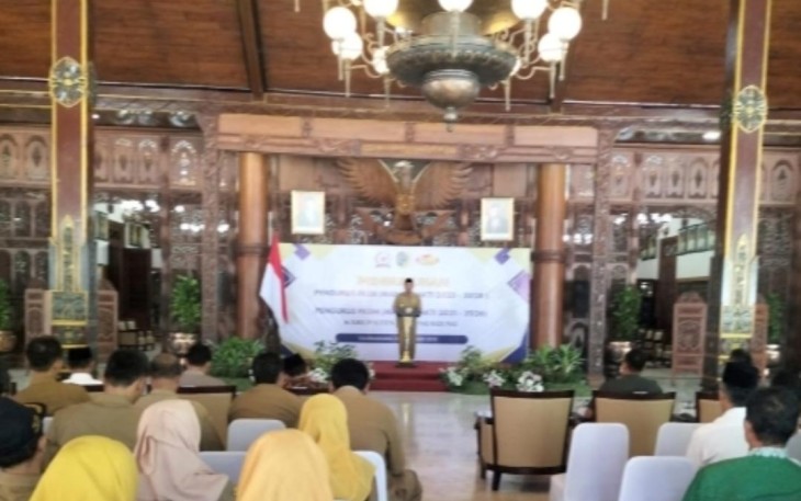 Bupati Tulungagung Drs Maryoto Birowo pada acara pengukuhan FKUB dan FKDM di Pendopo Kongas Arum Kusumaning Bongso