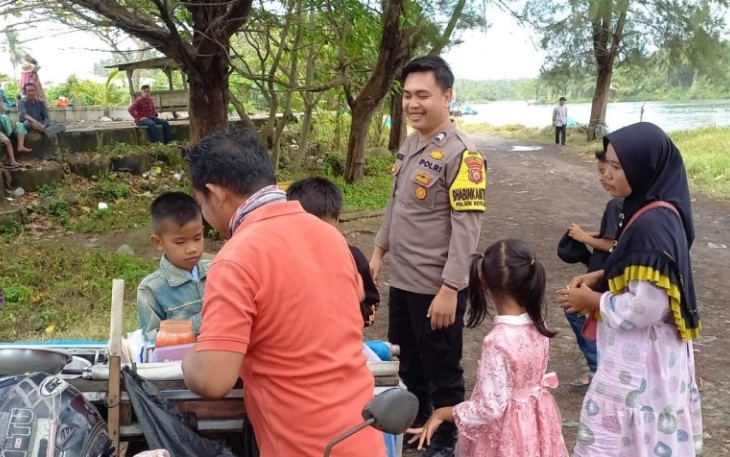 Polres Bengkulu Selatan saat Turunkan Bhabinkamtibmas Binluh Dikawasan Wisata