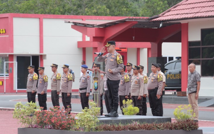Kapolres Lingga AKBP Robby Topan Manusiwa, S.I.K Berikan Arahan Anggota Menjaga Etika dan Prilaku Saat Bertugas