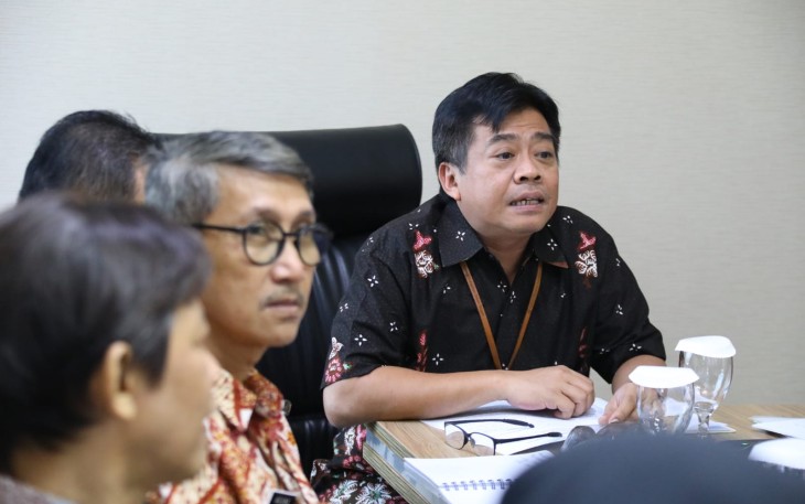 Plh. Kepala Pusat Strategi Kebijakan Kewilayahan Kependudukan dan Pelayanan Publik BSKDN Faisal Syarif saat memimpin Rapat Tindak Lanjut Kerja Sama dengan YSN. 
