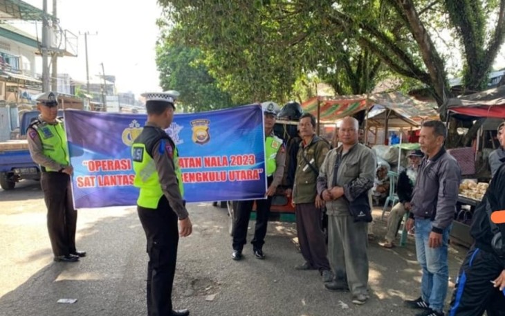 Polantas Bengkulu Utara saat Sosialisasi para Jukir